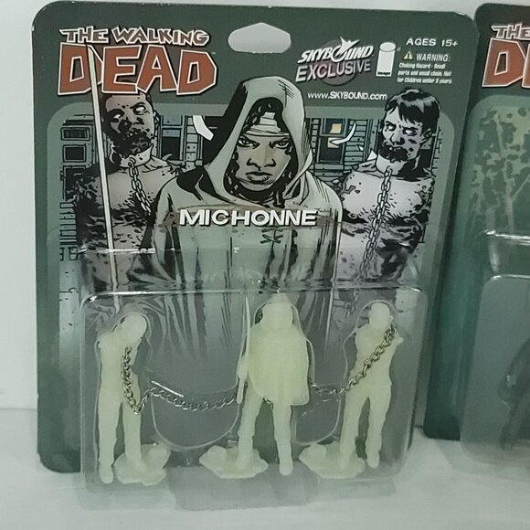 Skybound Exclusive Walking Dead Grey Whispers Glow Michonne 5 Total Mini Figure - Picture 3 of 4